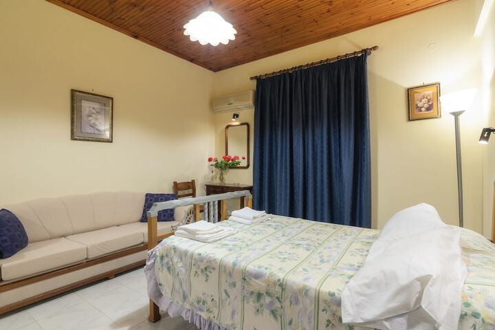 Room 2 of 41