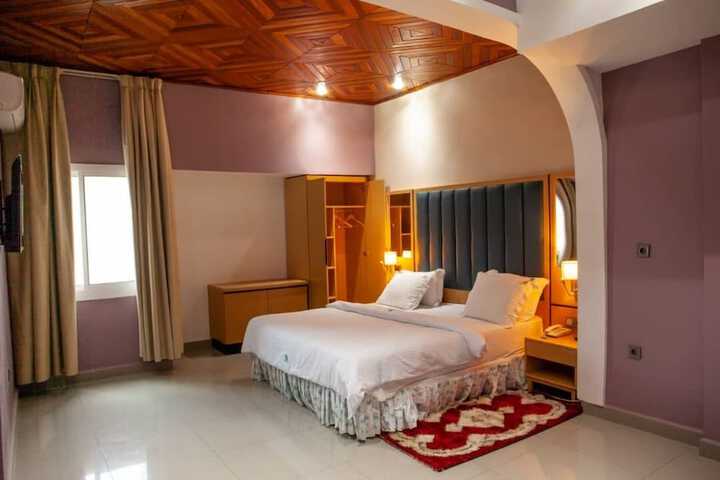 Room 3 of 28