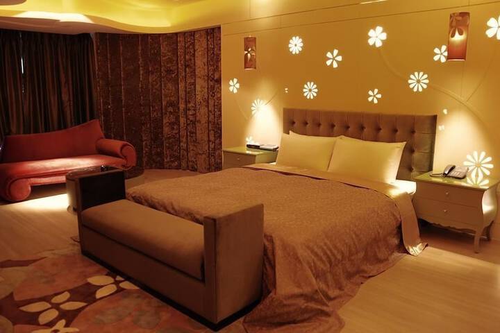 Room 4 of 70