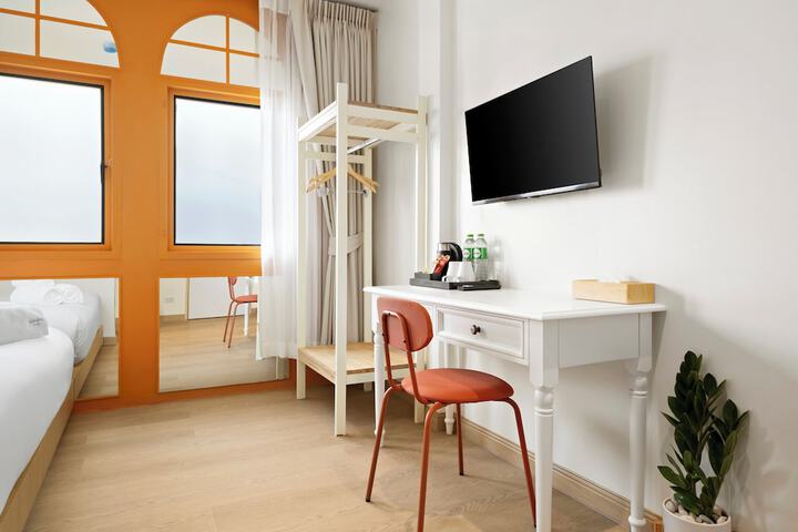 Room 25 of 65