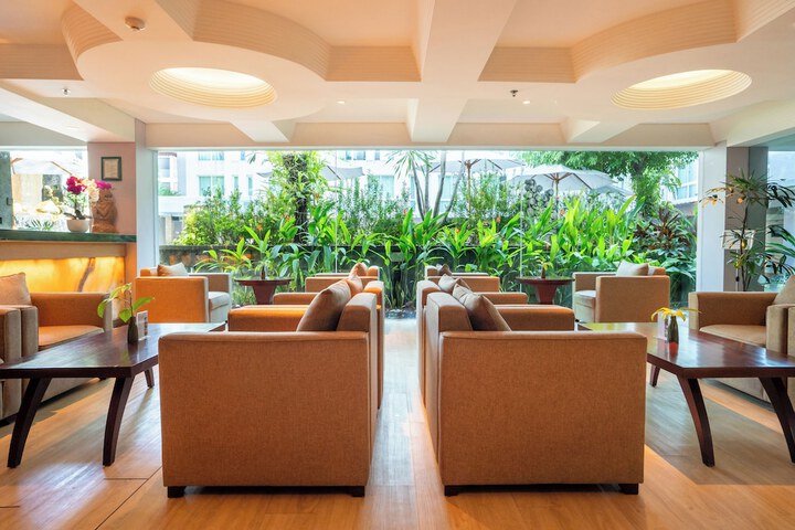 Entrance & Lobby