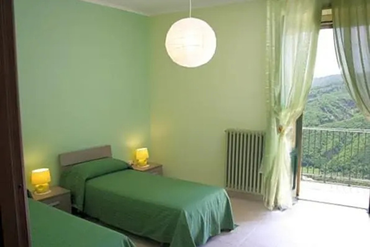 Room 2 of 3