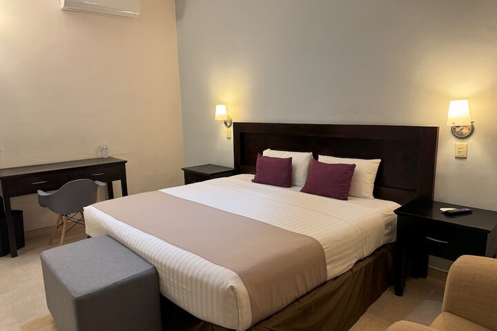Room 10 of 33