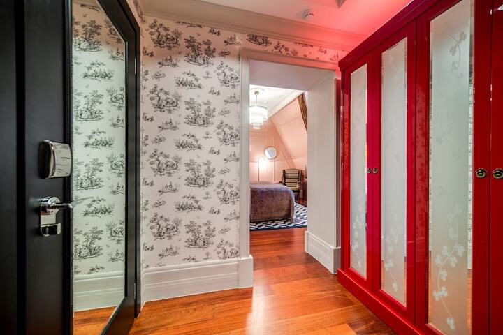 Room 12 of 66