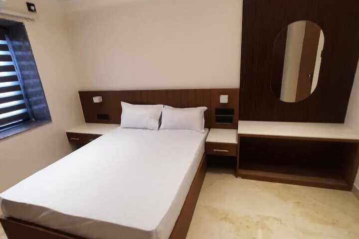 Room 2 of 39