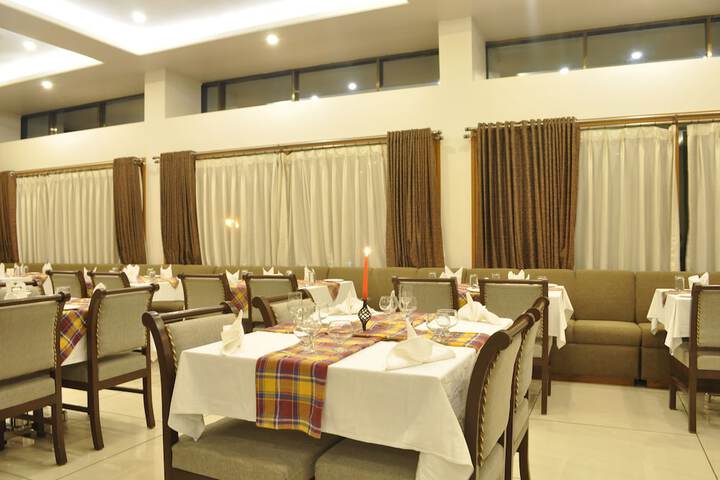 Dining 36 of 70