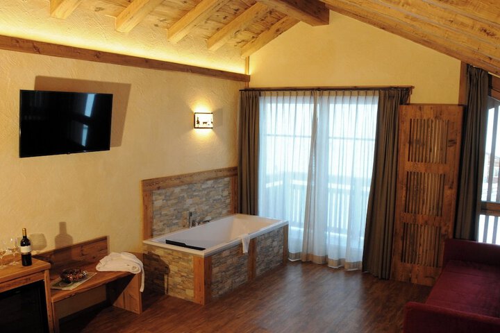 Room 11 of 44