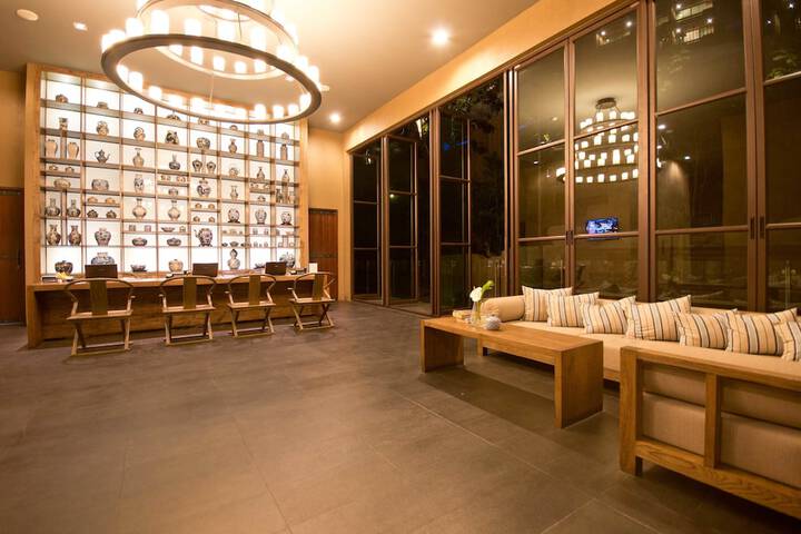 Guest Lobby