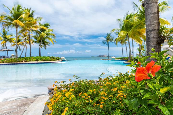 Pool Hotel