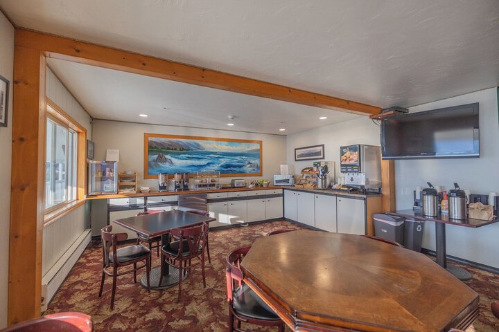 Breakfast/Coffee Service 34 of 52