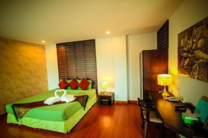 Room 8 of 11