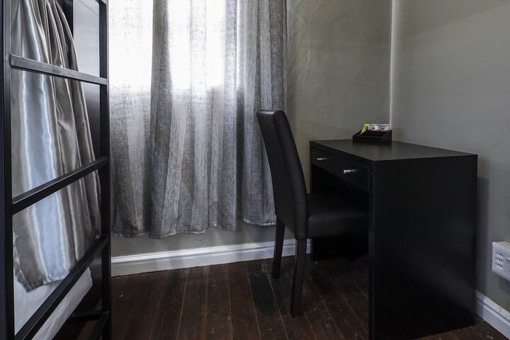Room 25 of 40