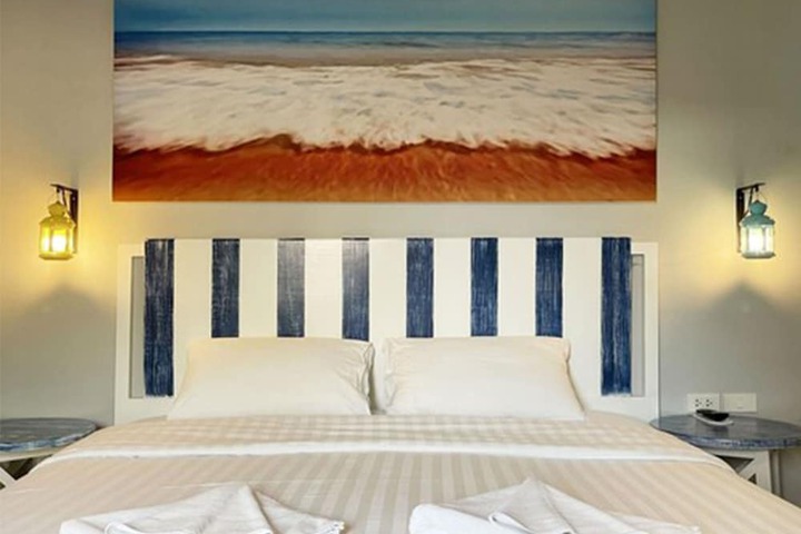Room 28 of 64