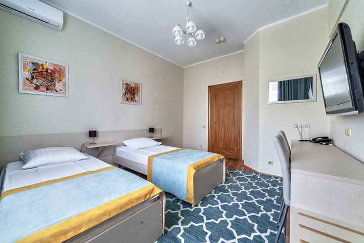 EKIPAZH HOTEL