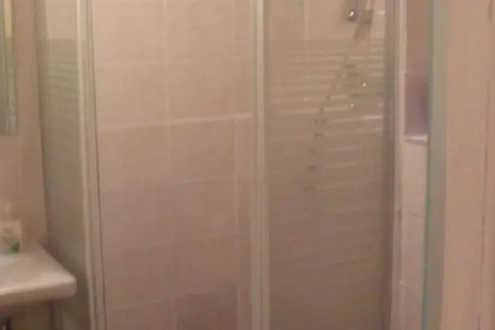 Room 10 of 13