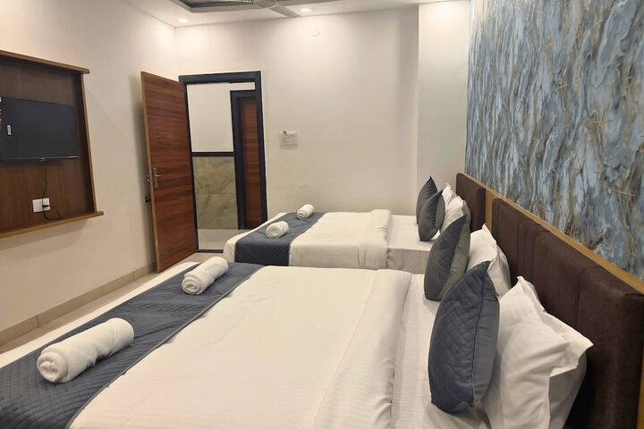 Room 9 of 16