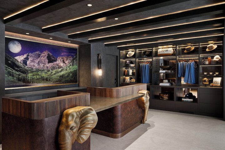Entrance & Lobby