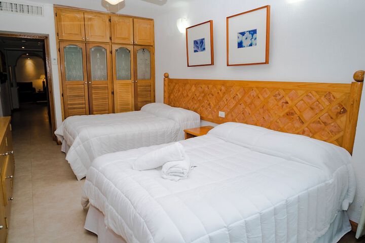 Room 2 of 38