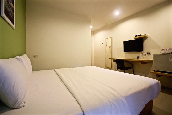 Room 9 of 48