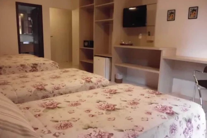 Room 6 of 25