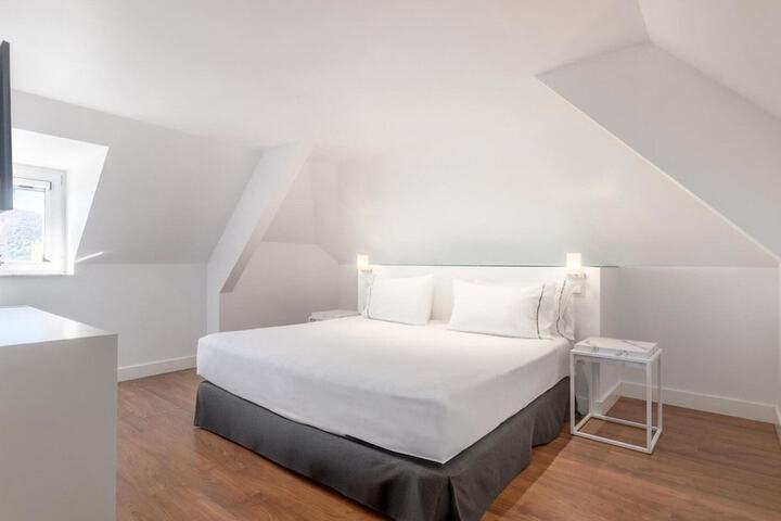 Room 15 of 90