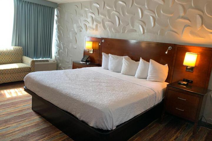 Standard Room, King or Two Doubles (1 of 4)