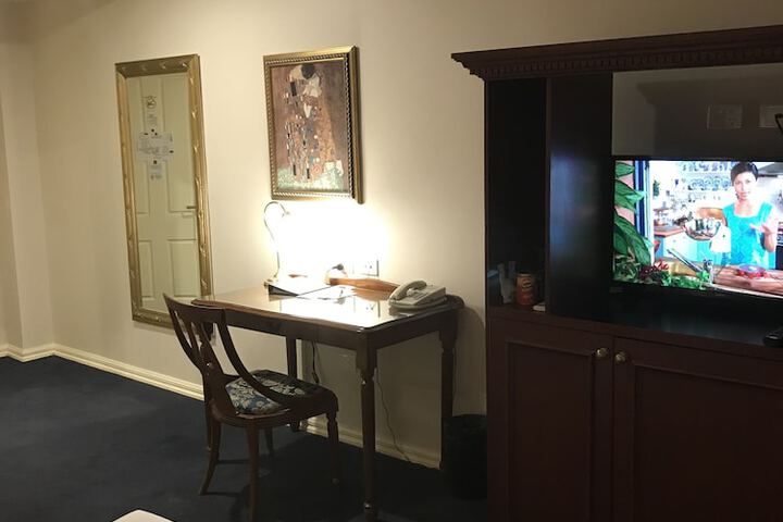 Room 11 of 66