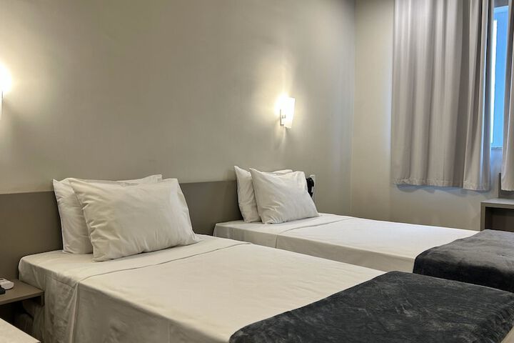 Room 9 of 33