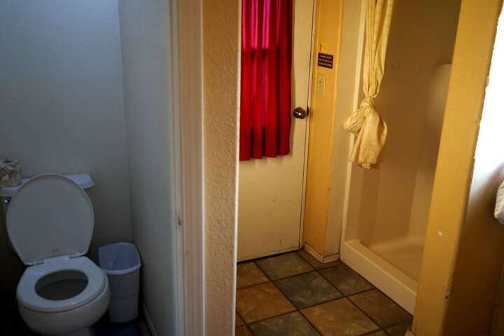 Room 16 of 69