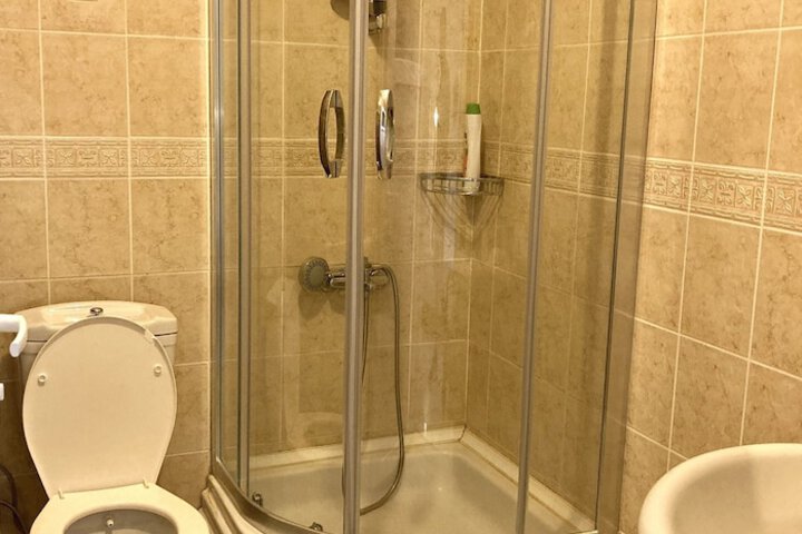 Room 6 of 11