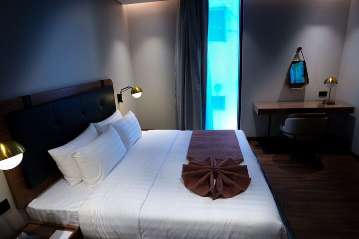 Room 10 of 30