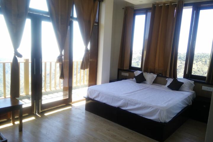Room 7 of 9