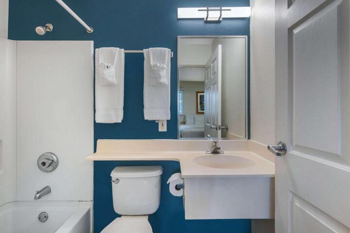 Standard Room, King or Two Doubles (5 of 15)