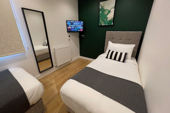 Room 50 of 296
