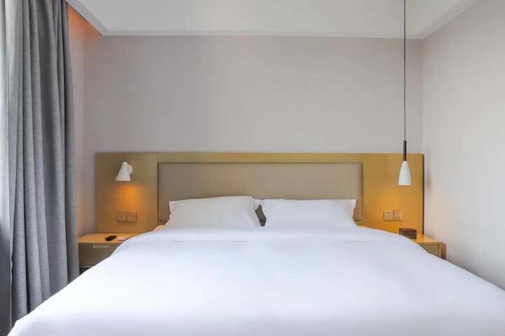 Room 6 of 20