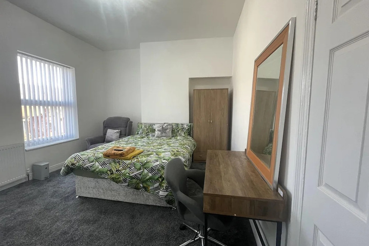 Room 9 of 15