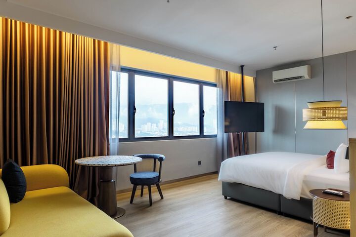 Room 34 of 105