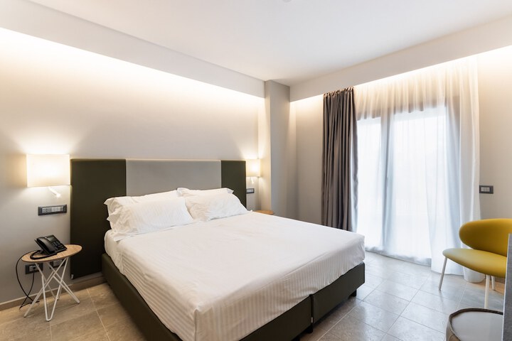 Room 7 of 27