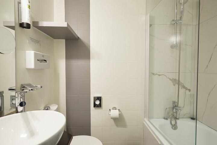 Room 14 of 48