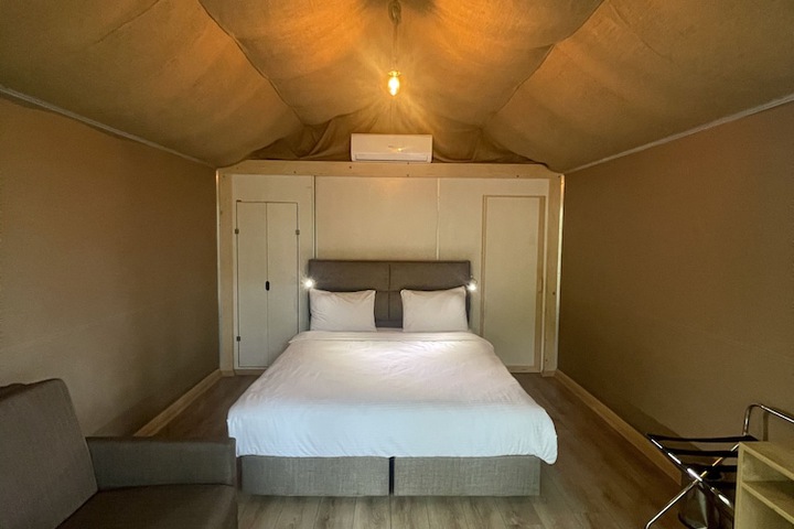 Room 9 of 113