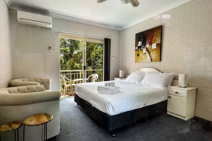 Room 7 of 33