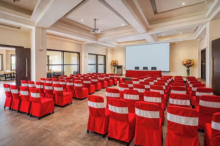 Ballroom/Hall 74 of 79