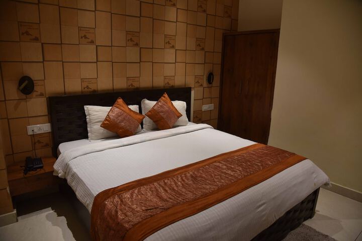 Room 14 of 96