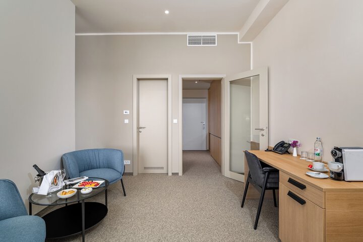 Room 11 of 60