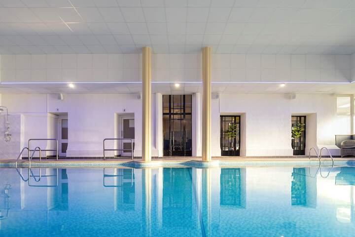 Pool 40 of 103