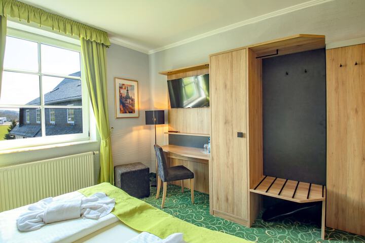 Room 28 of 82
