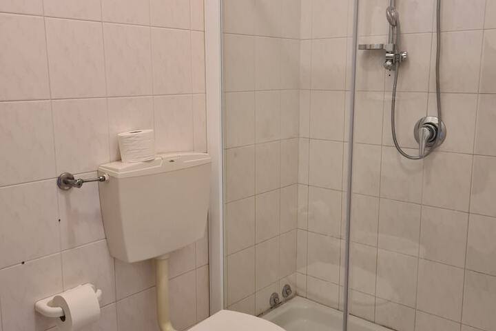 Room 13 of 19