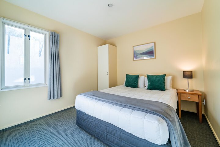 Room 3 of 33