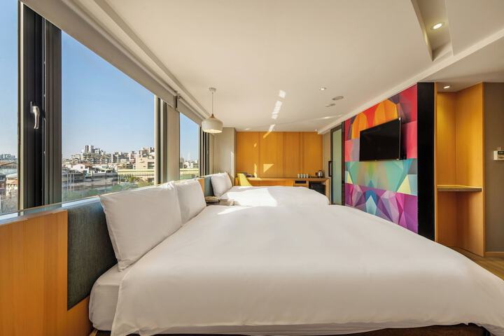 Room 45 of 103