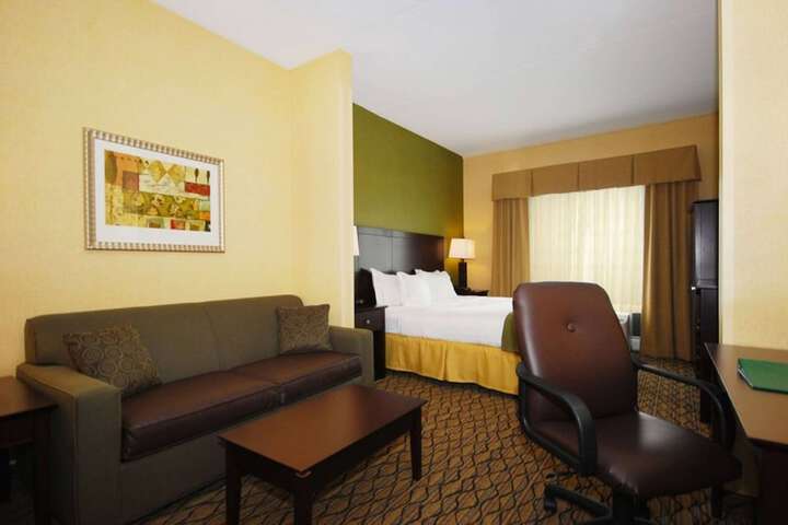 1 King Bed Mobility Hearing Accessible Room Bathtub with Grab Bars (3 of 9)